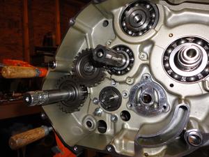 The kickstart gearing and the idler